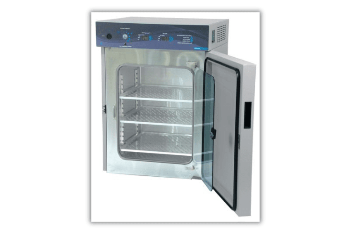 Why Incubators Are Essential in Clinical and Pathology Labs